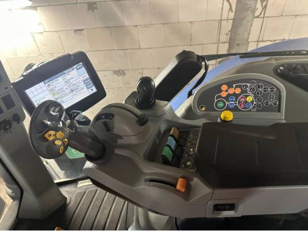 Трактор New Holland T8.390 (2013)