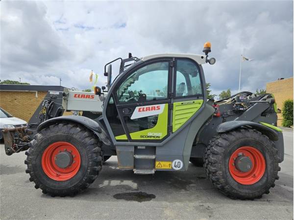 Телескопічний навантажувач Claas 9055 Scorpion (2015)