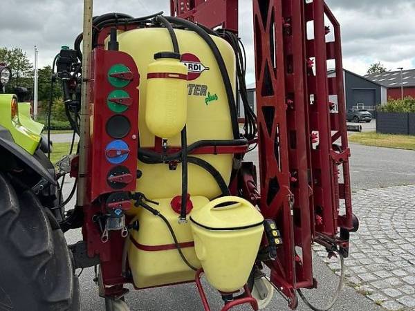 Навісний обприскувач Hardi Master plus (2013)