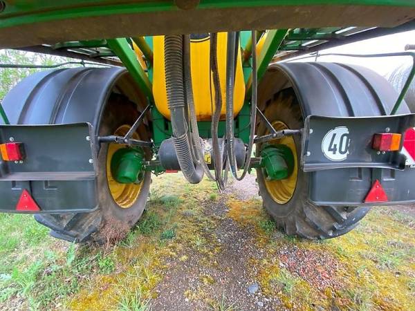 Причіпний обприскувач John Deere 840 (2008)