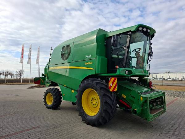 Комбайн John Deere W440 (2017)