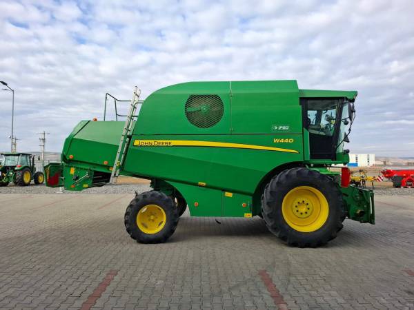 Комбайн John Deere W440 (2017)