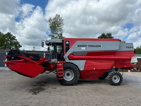 Комбайн Massey Ferguson 7254 (2001)