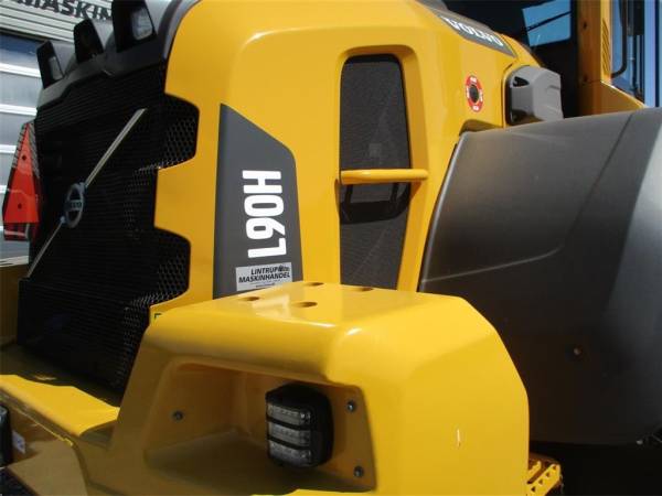 Екскаватор-навантажувач Volvo  L90H (2023)