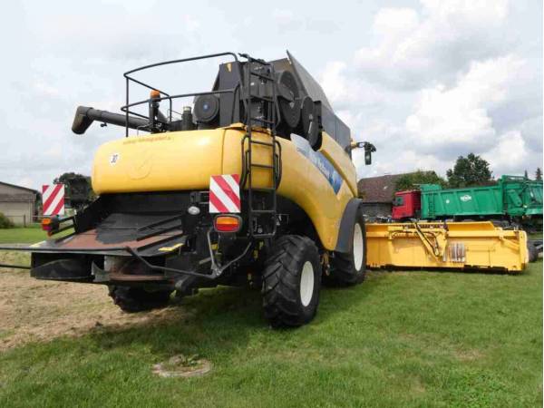 Комбайн New Holland CR 9090 (2011)