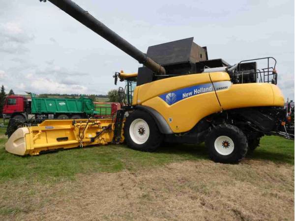 Комбайн New Holland CR 9090 (2011)