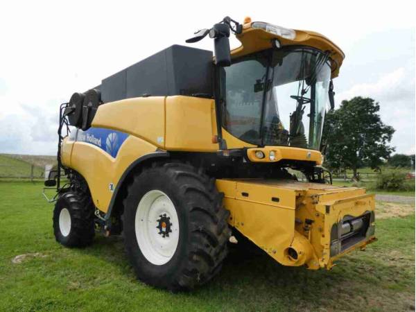 Комбайн New Holland CR 9090 (2011)