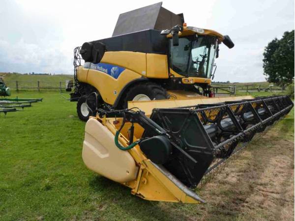 Комбайн New Holland CR 9090 (2011)