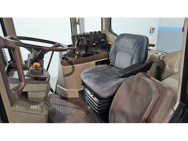 Трактор John Deere 6120 (2005)