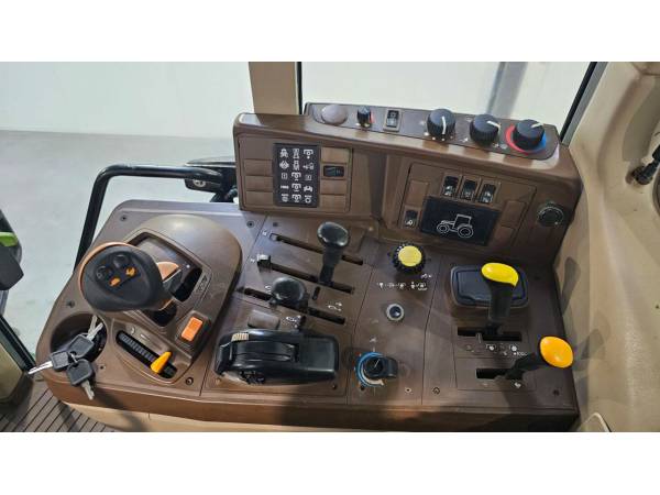 Трактор John Deere 6120 (2005)