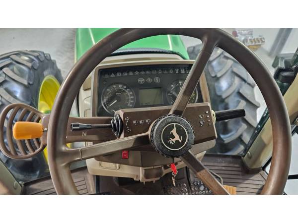 Трактор John Deere 6120 (2005)