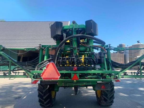 Причіпний обприскувач John Deere 840 (2004)