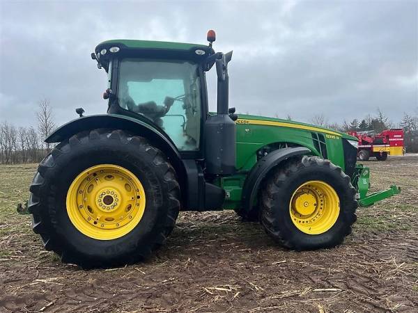 Трактор John Deere 8335R (2014)