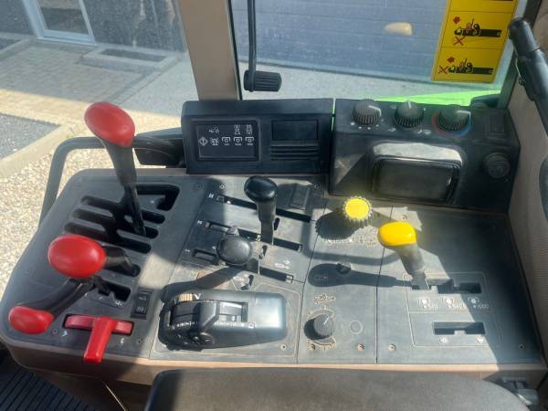 Трактор John Deere 6300 (1992)