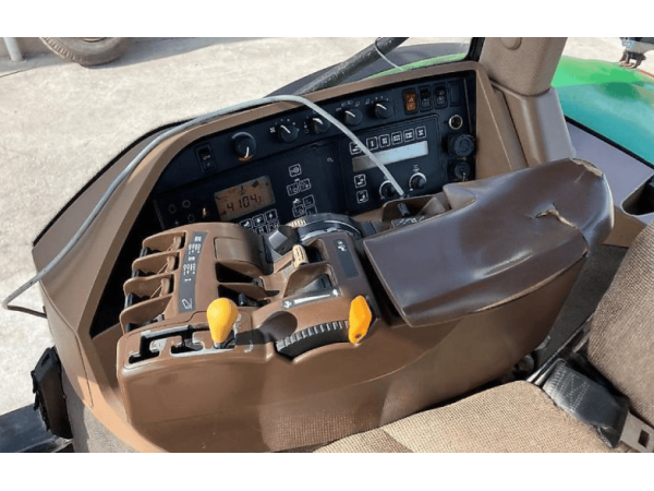 Трактор John Deere 8320 (2003)
