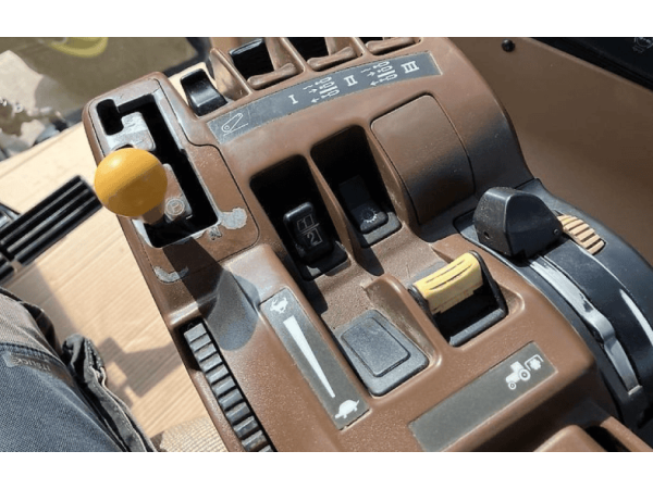 Трактор John Deere 8320 (2003)