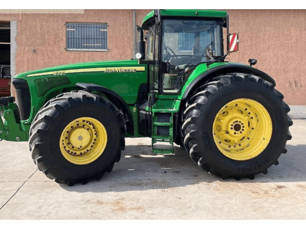 Трактор John Deere 8320 (2003)
