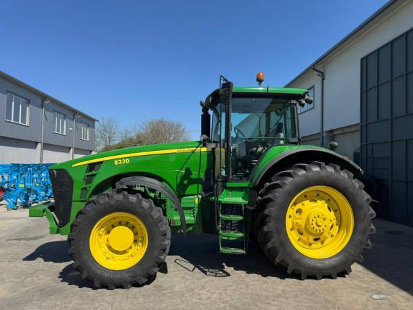 Трактор John Deere 8230 (2007)