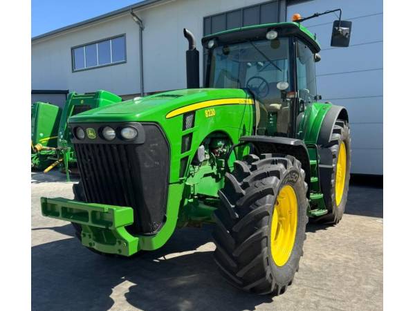 Трактор John Deere 8230 (2007)