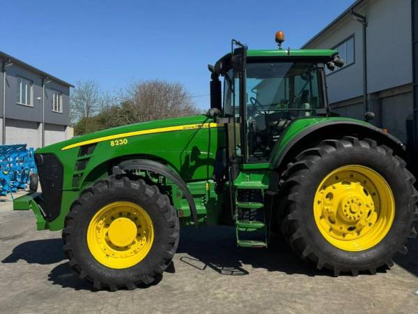 Трактор John Deere 8230 (2007)