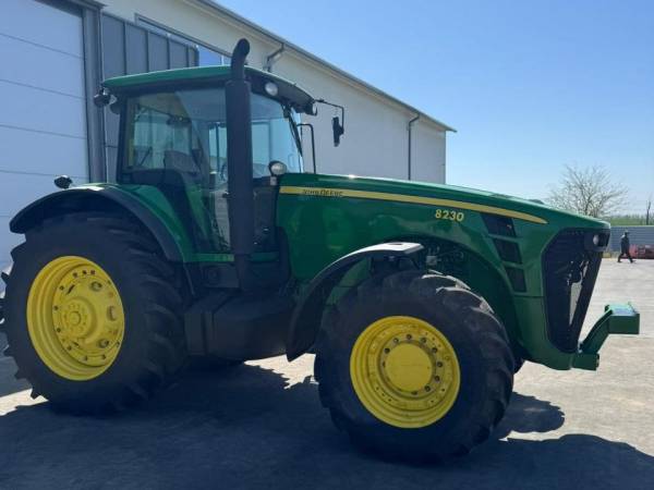 Трактор John Deere 8230 (2007)