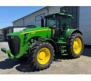 Трактор John Deere 8230