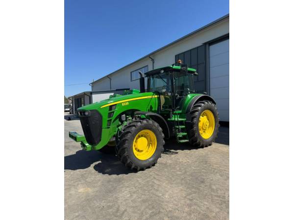 Трактор John Deere 8230 (2007)