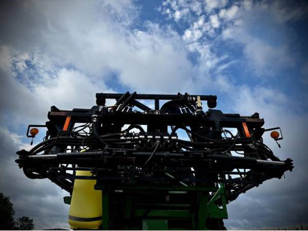 Самохідний обприскувач John Deere 4730 (2008)