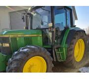 Трактор John Deere 6400