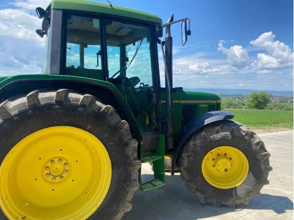 Трактор John Deere 6400 (1997)