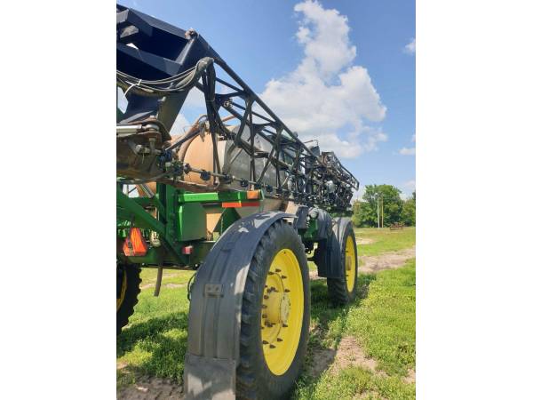 Самохідний обприскувач John Deere 4930 (2011)