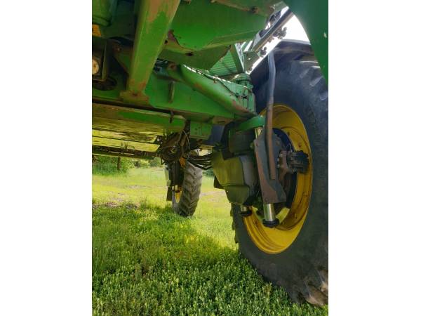 Самохідний обприскувач John Deere 4930 (2011)