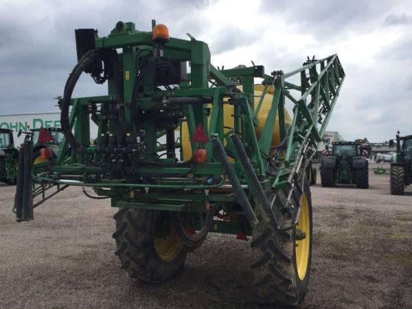 Причіпний обприскувач John Deere 832 SE (2004)