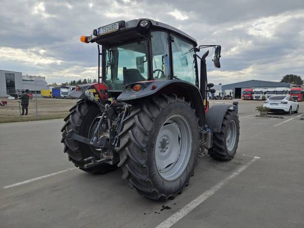 Трактор Massey Ferguson 5711M (2022)