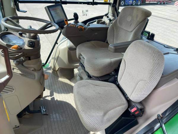 Трактор John Deere 6215R (2018)
