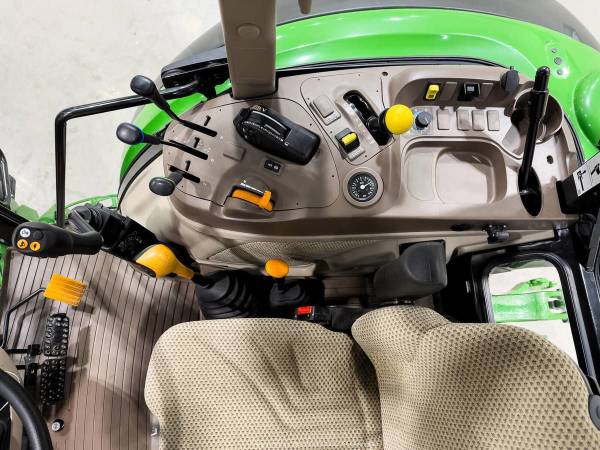 Трактор John Deere 5100M (2023)