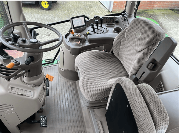 Трактор John Deere 6140R (2015)