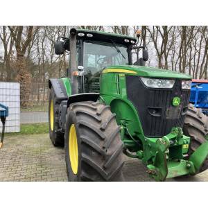  Трактор John Deere 7230R (2011)