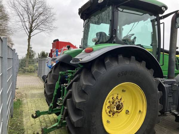  Трактор John Deere 7230R (2011)