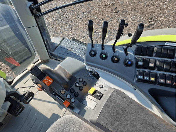 Трактор Claas Axion 830 (2014)