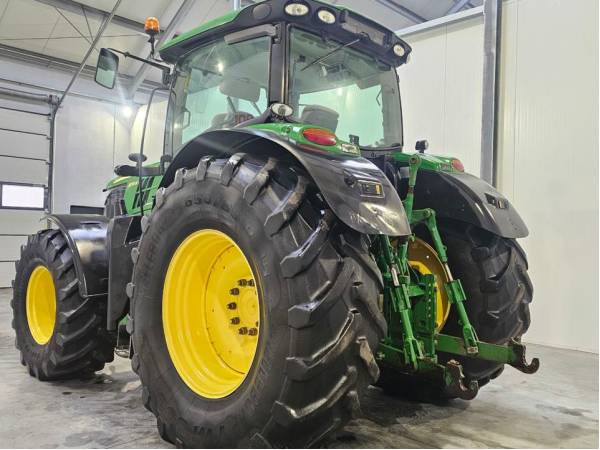 Трактор John Deere 6210R (2013)