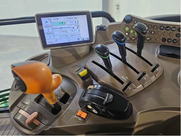 Трактор John Deere 6210R (2013)
