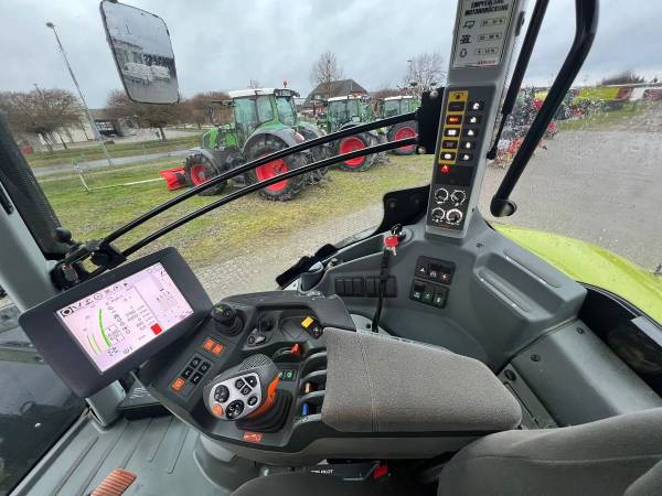 Трактор Claas Axion 930 (2015)