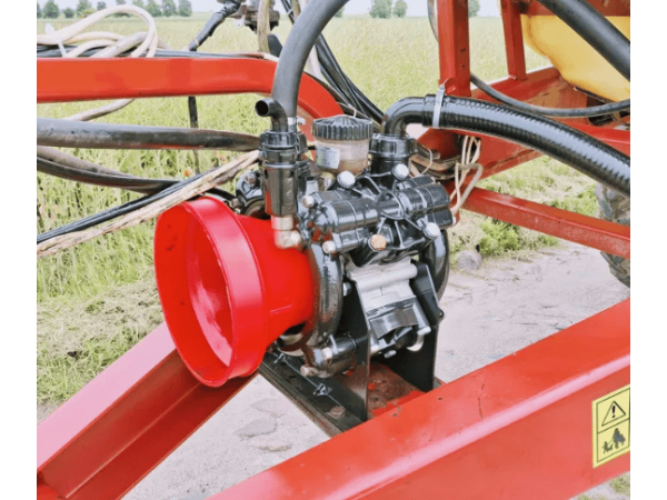 Причіпний обприскувач Hardi Commander 2200i (2003)