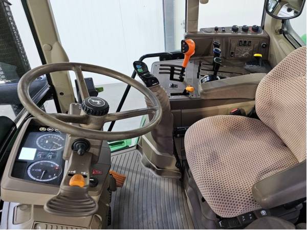 Трактор John Deere 6115M (2016)