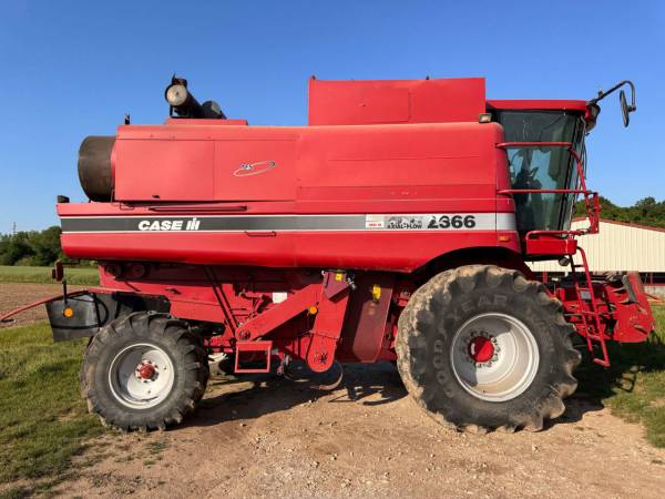 Комбайн Case IH 2366 (2000)