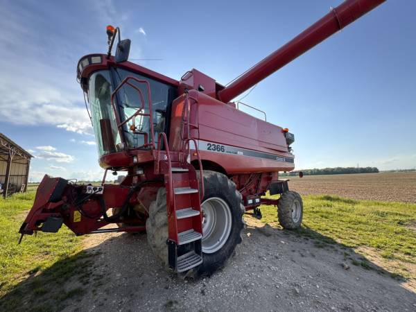 Комбайн Case IH 2366 (2000)