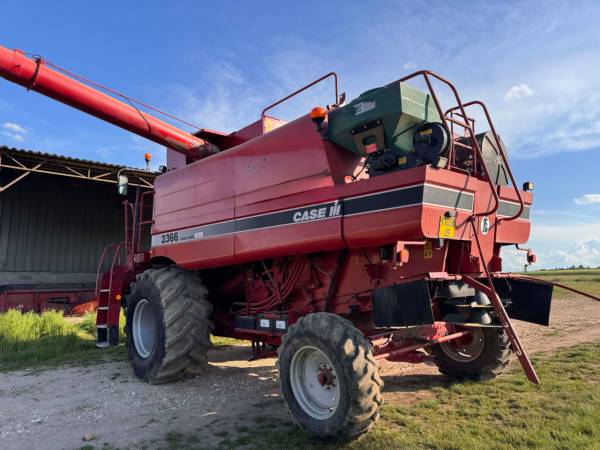 Комбайн Case IH 2366 (2000)