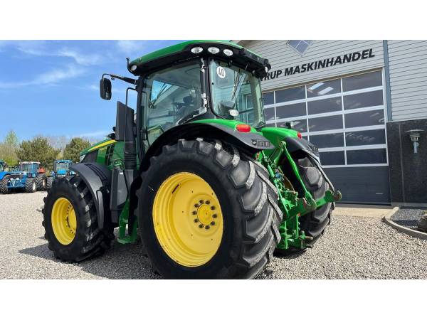  Трактор John Deere 7230R (2012)