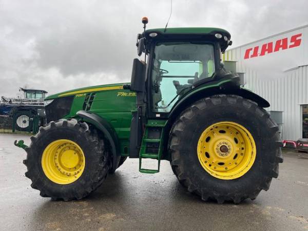  Трактор John Deere 7230R (2012)